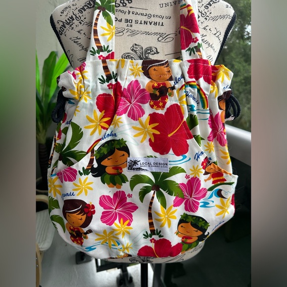 Floral Hula Dancer Bag - Picture 2 of 7